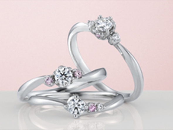 CAFERINGダイヤモンドは、グローバルスタンダードにこだわり『世界で最も愛されているダイヤモンド』である、ラウンドブリリアントカット58面体を採用。